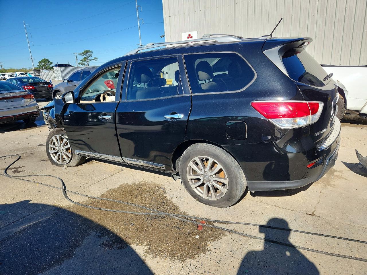 2015 Nissan Pathfinder Sl - Image 2