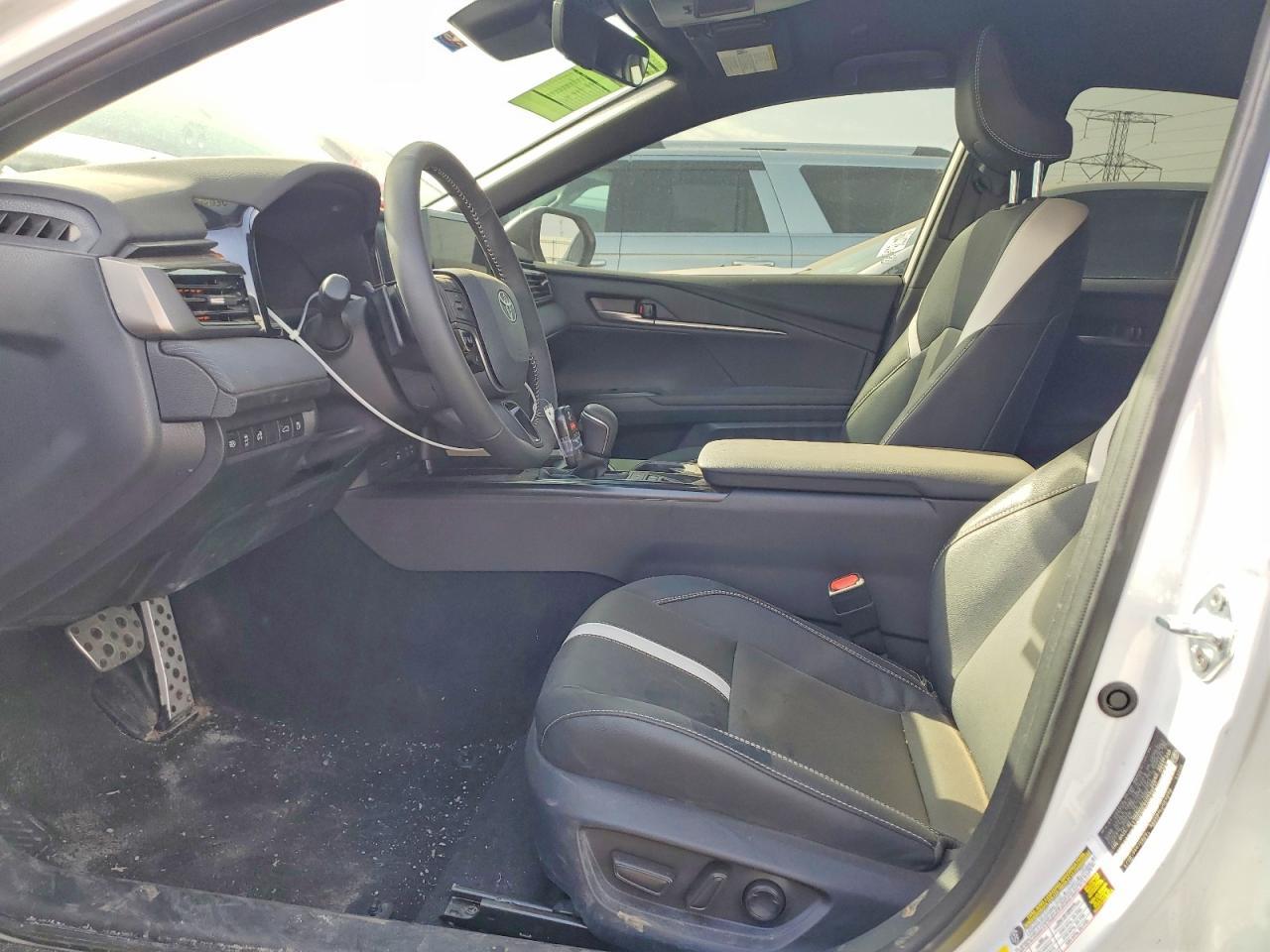 2025 Toyota Camry Se - Image 7