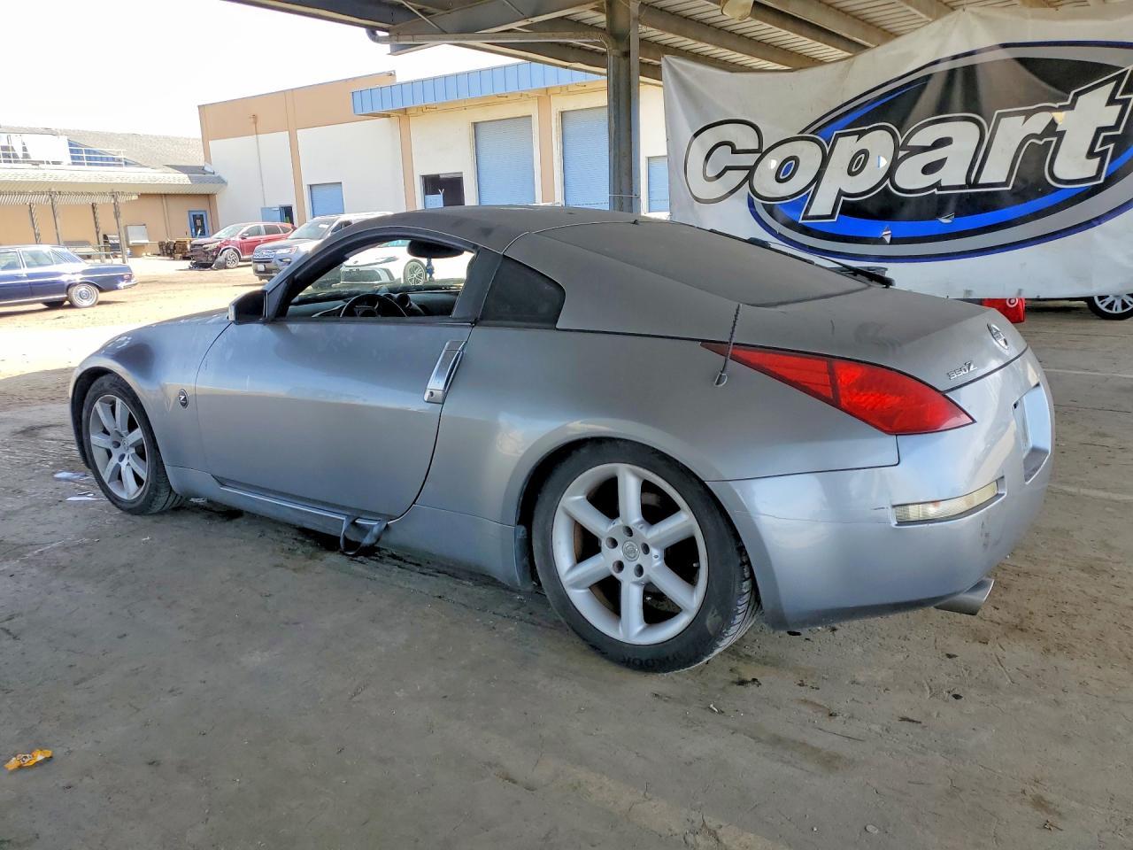 2004 Nissan 350Z Base - Фото 2