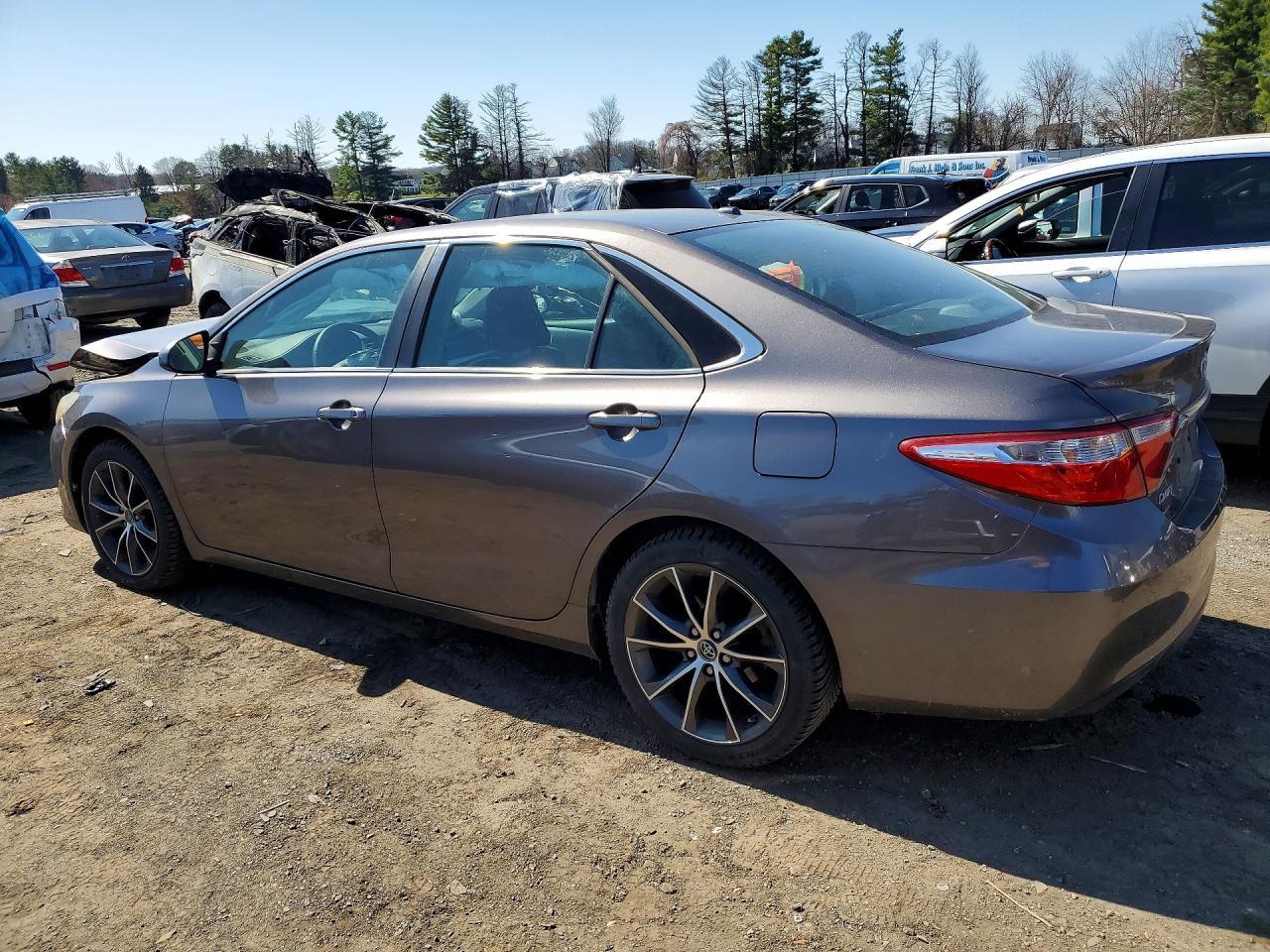 2015 Toyota Camry Xse - Image 2