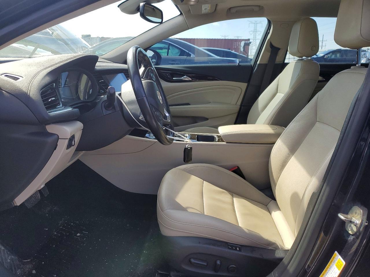 2018 Buick Regal Tourx Essence - Image 7