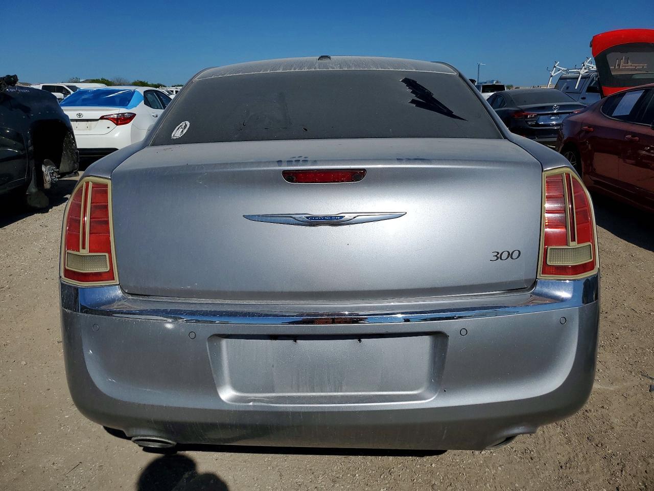 2011 Chrysler 300C - Фото 6