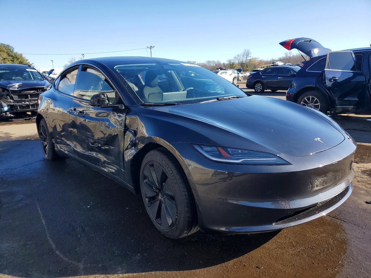 2025 Tesla Mod - Image 4