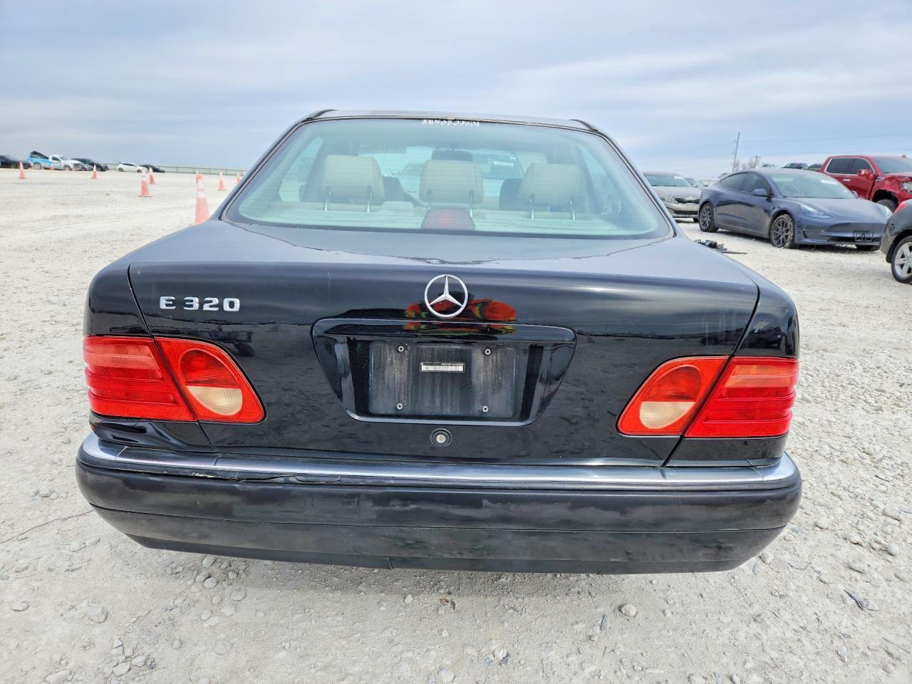 1998 Mercedes Benz E - Image 6