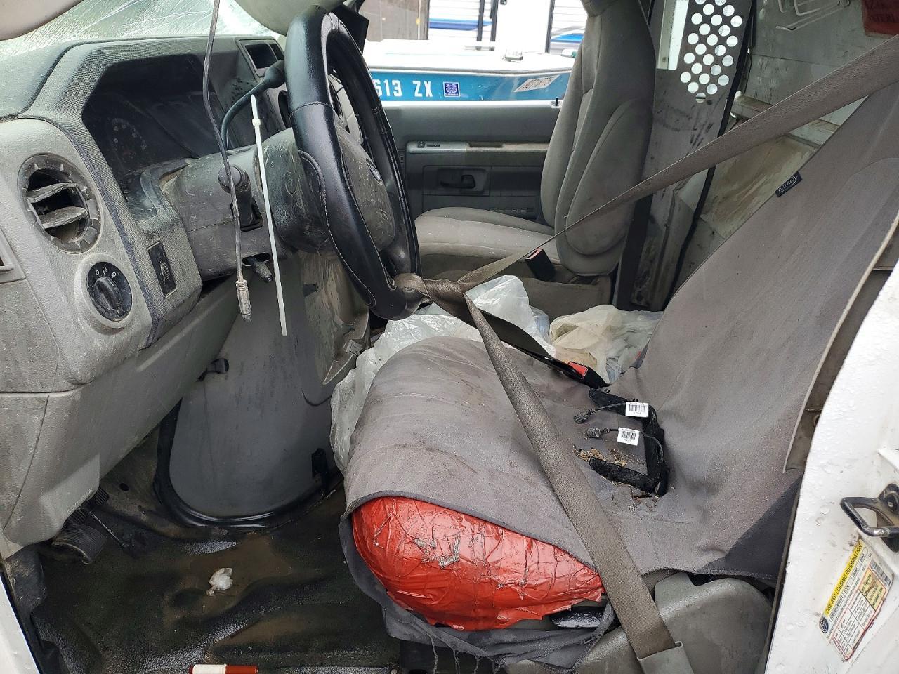 2009 Ford Econoline E250 Van - Image 7
