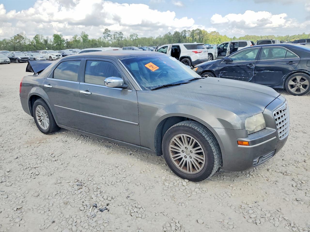 2010 Chrysler 300 Touring - Image 4