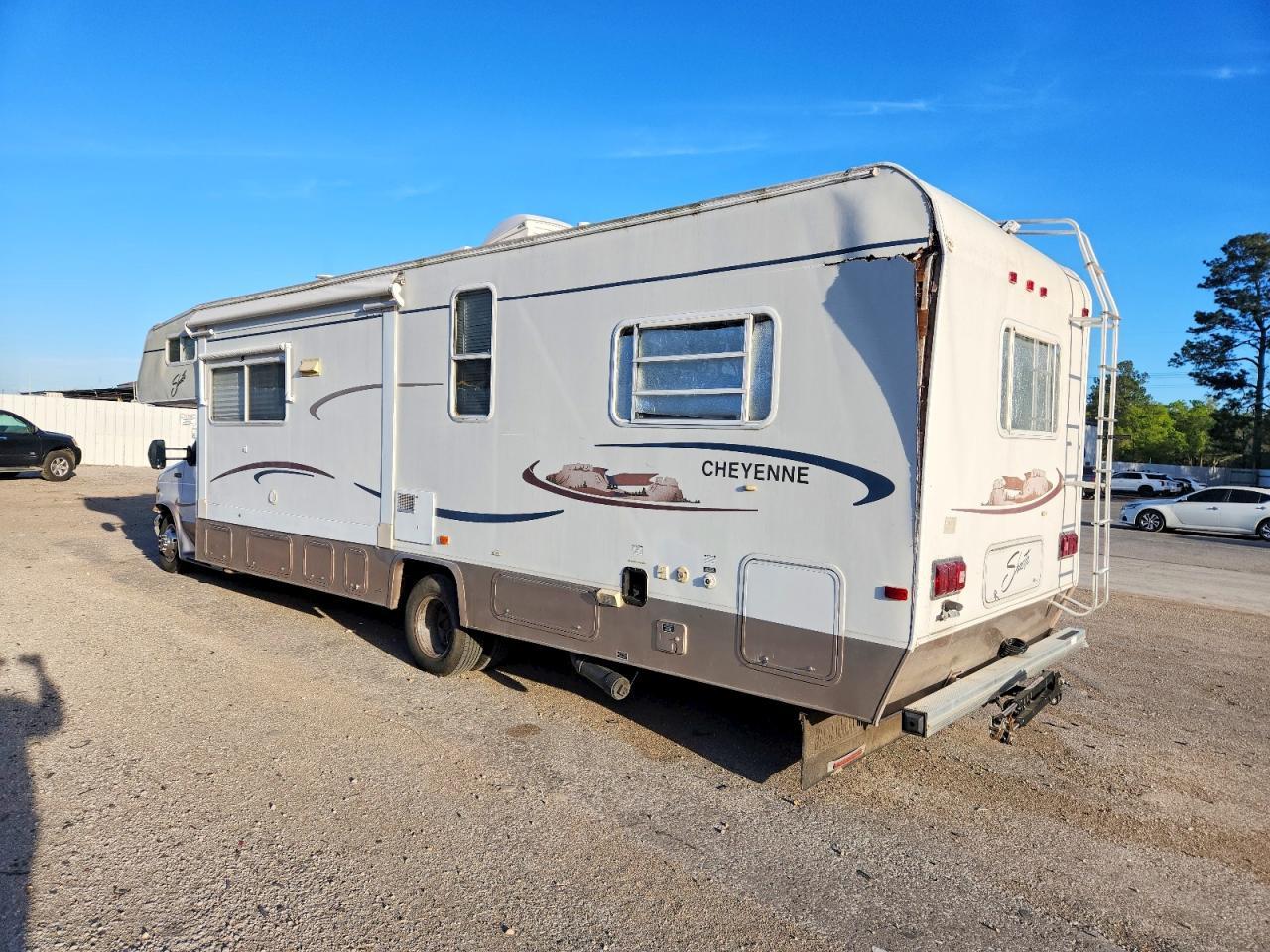 2002 Ford Motorhome Chassis - Image 3