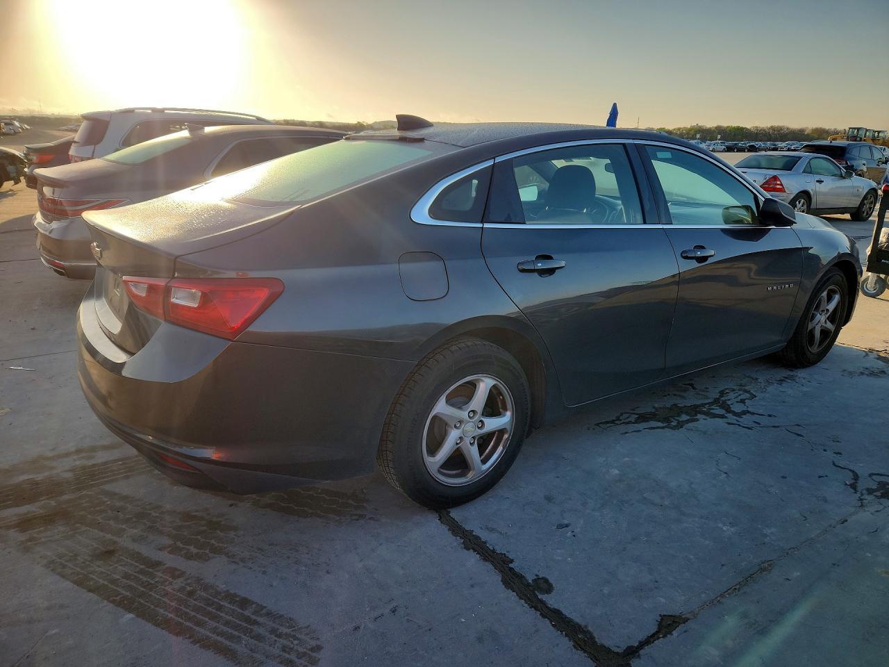 2017 Chevrolet Malibu Ls - Фото 3