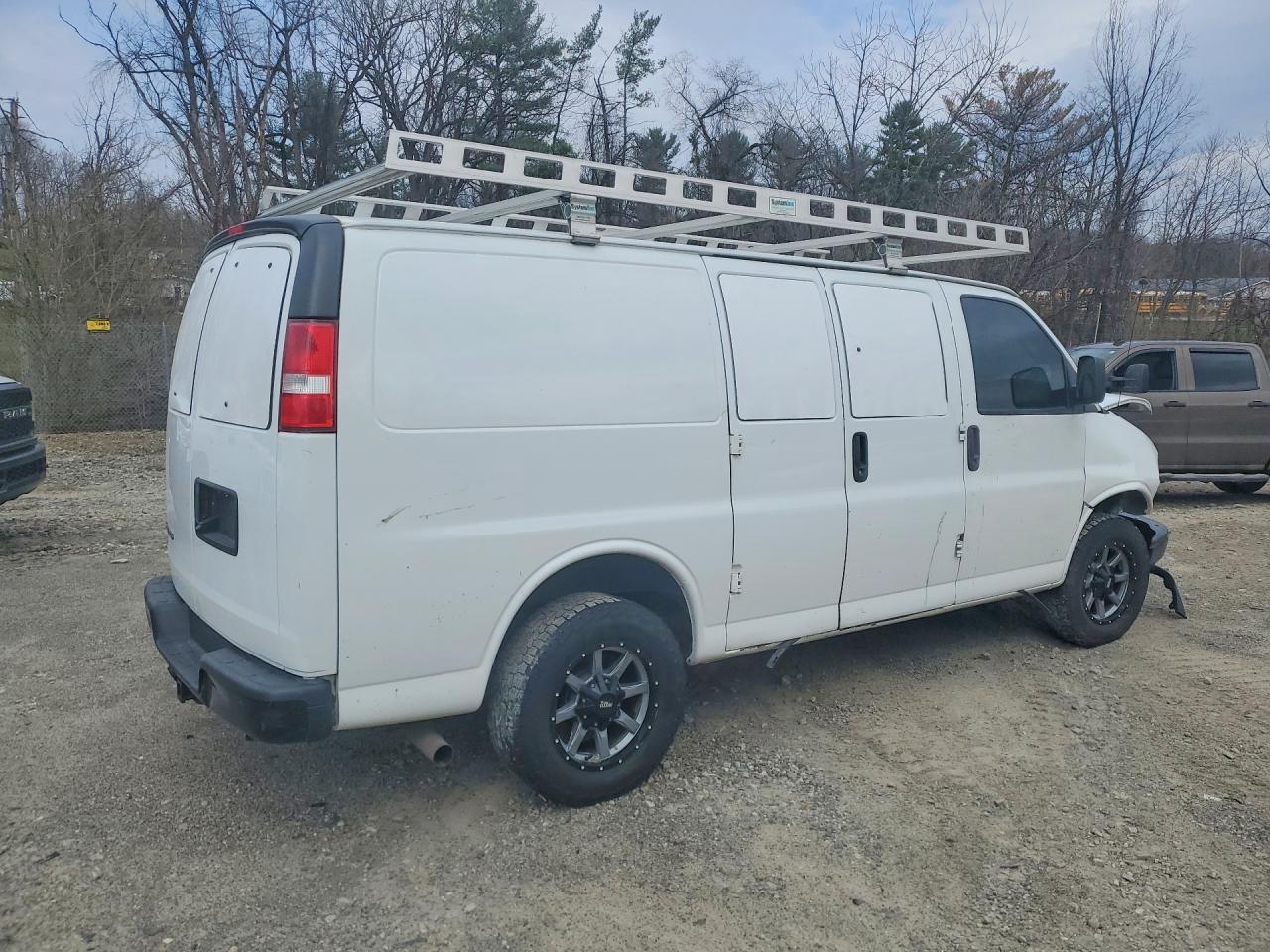 2019 Chevrolet Express 2500 Cargo Utility / Service Van - Image 3