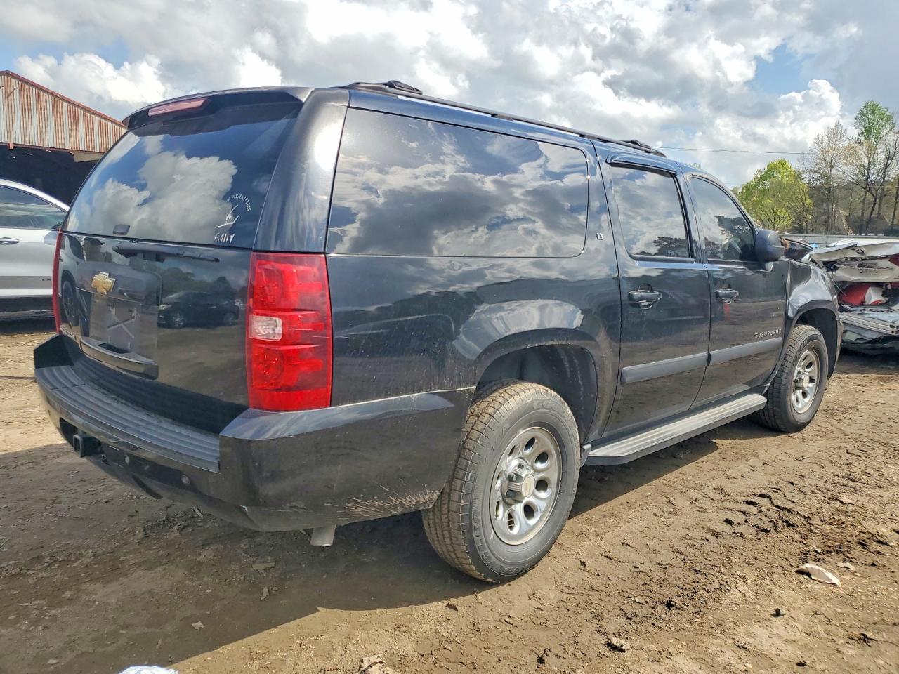 2007 Chevrolet Suburban C1500 - Фото 3
