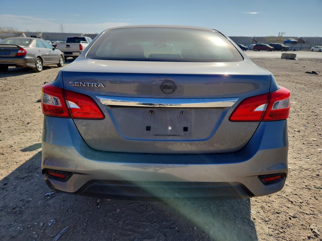 2017 Nissan Sentra S - Фото 6