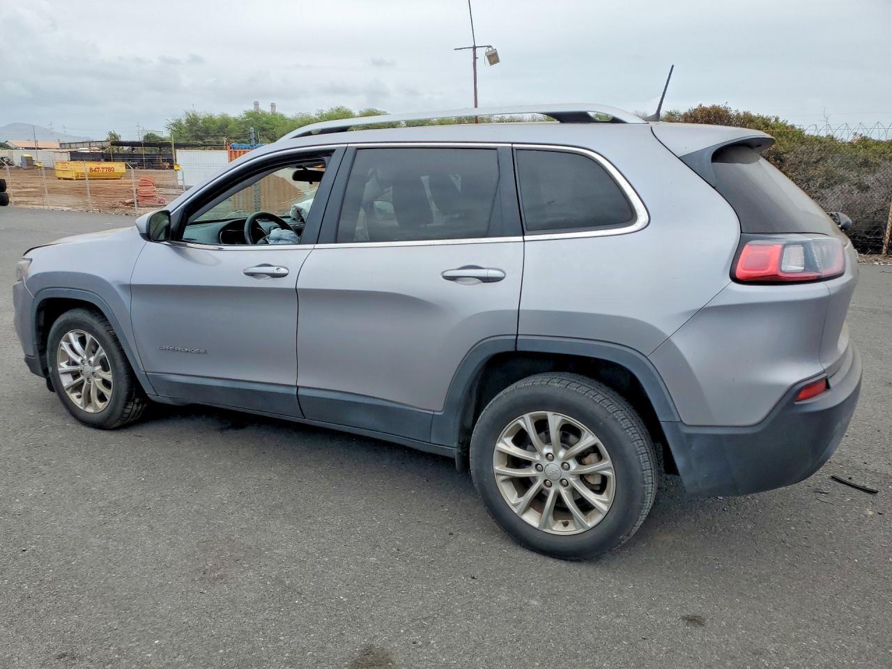 2019 Jeep Cherokee Latitude - Image 2