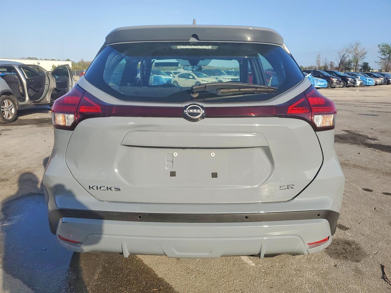 2024 Nissan Kicks Sr - Image 6