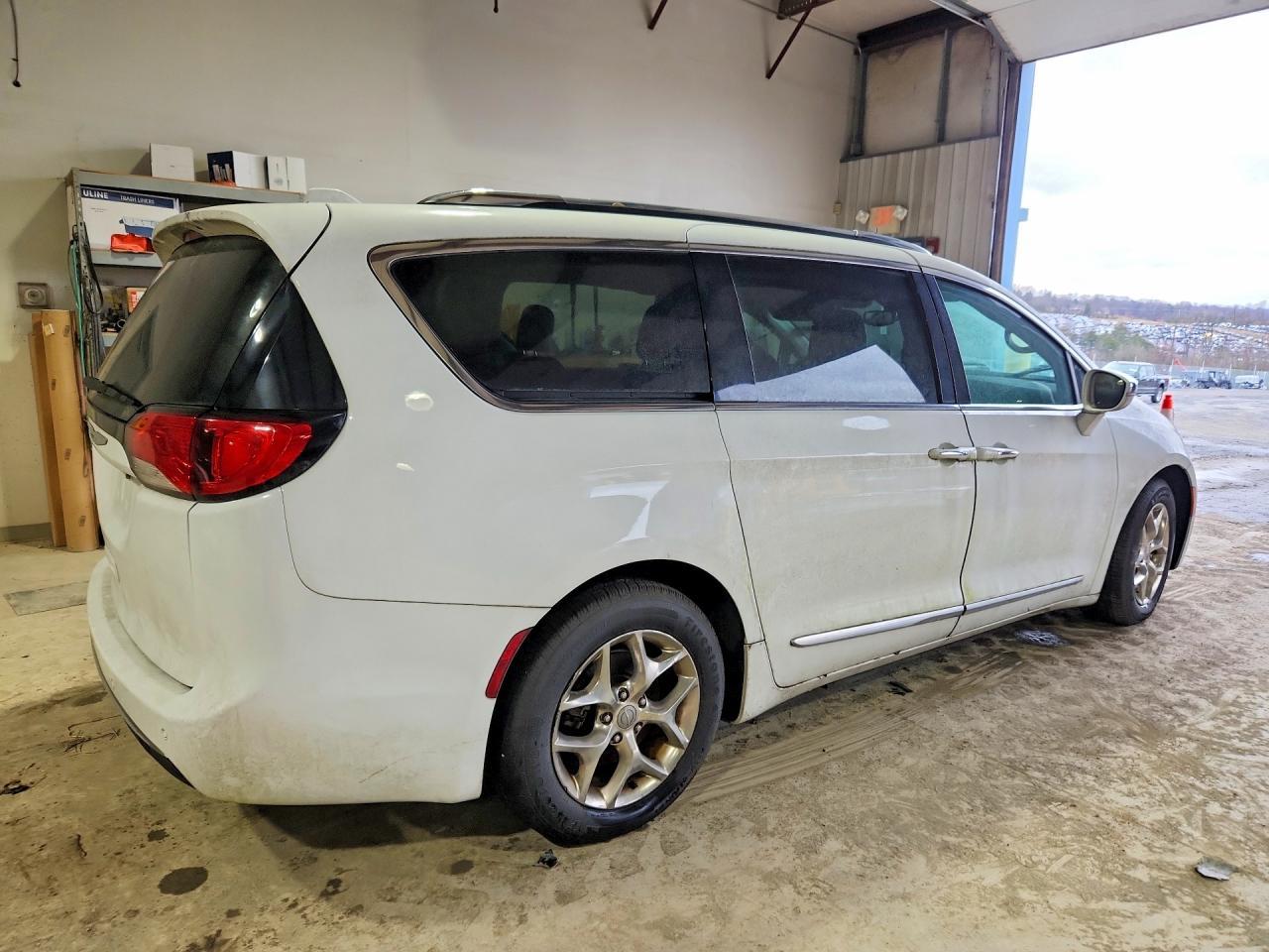 2019 Chrysler Pacifica - Фото 3