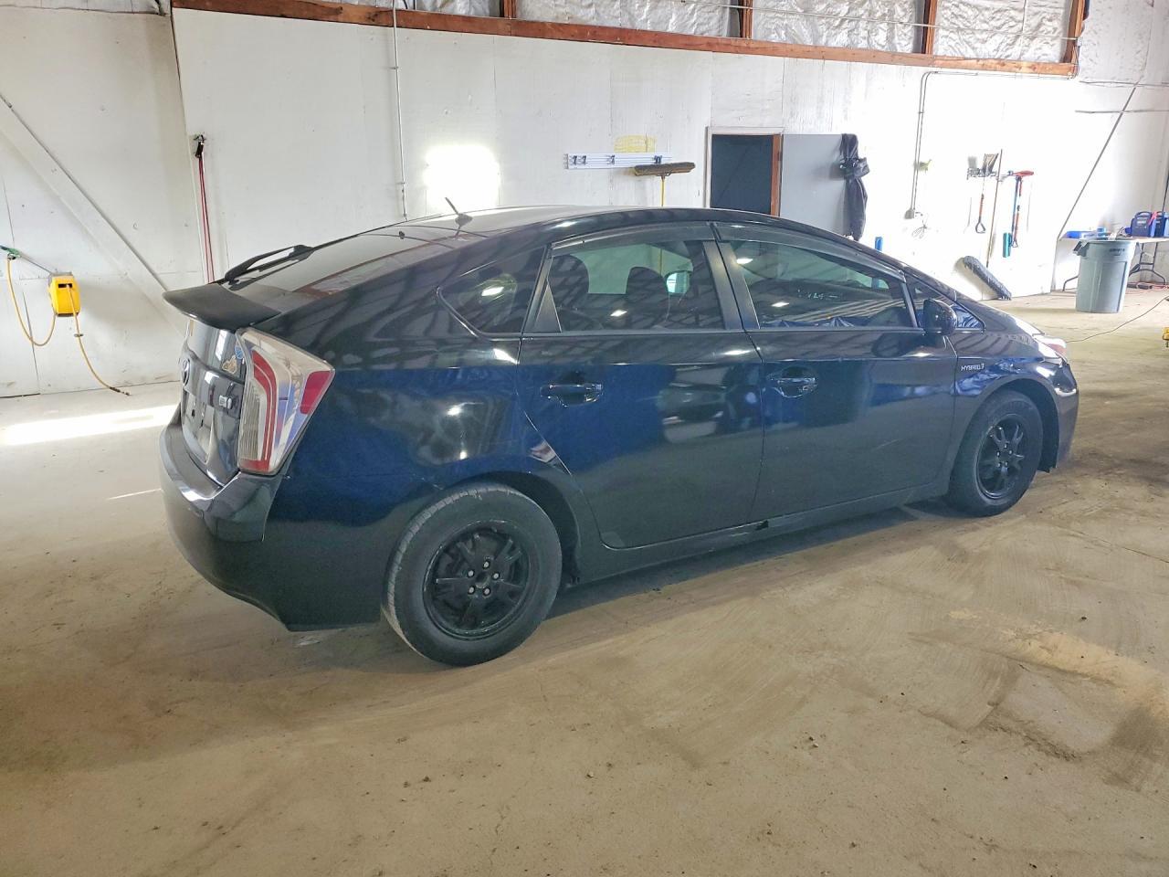 2013 Toyota Prius Two - Фото 3