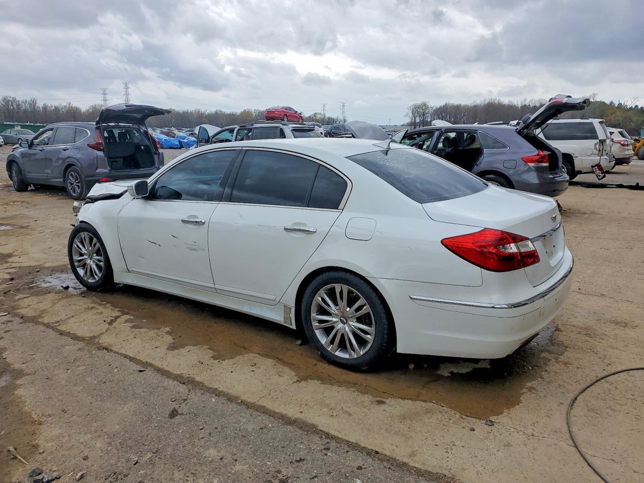 2012 Hyundai Genesis 3.8L V6 - Фото 2