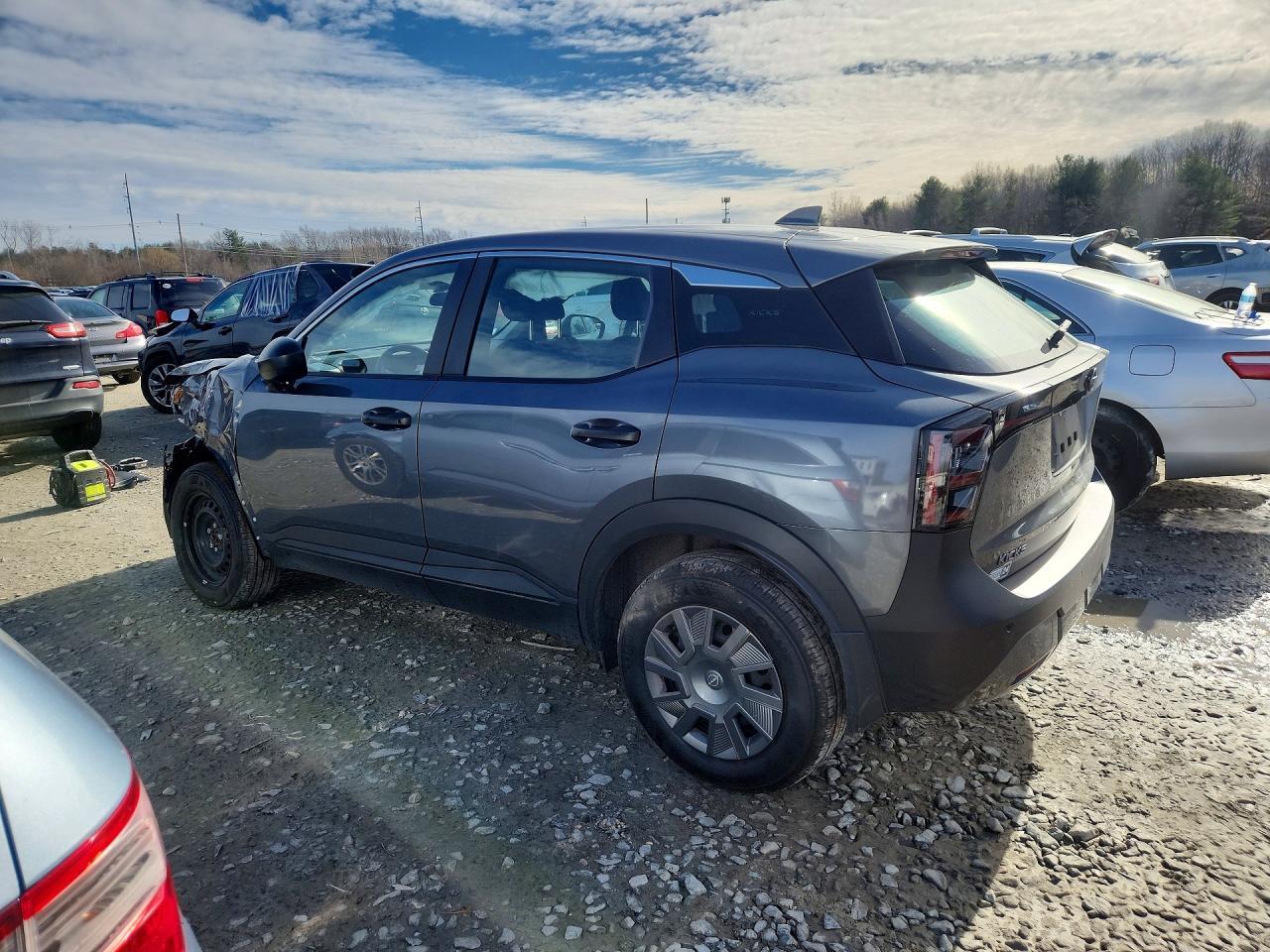 2025 Nissan Kicks S - Фото 2