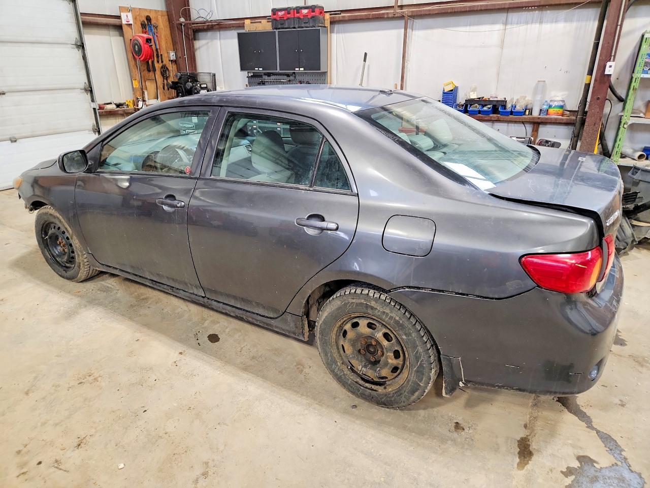 2010 Toyota Corolla Base - Фото 2