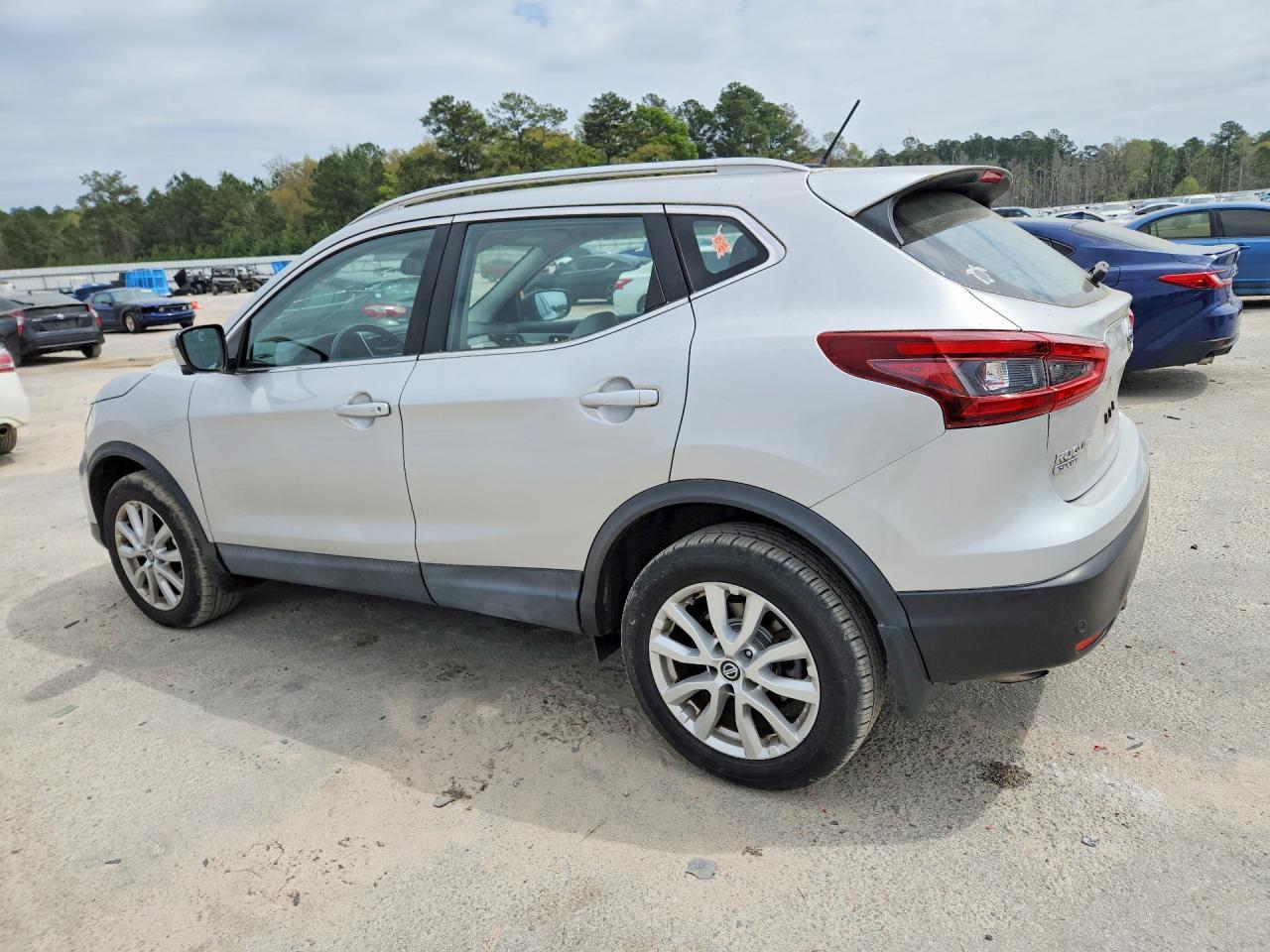 2020 Nissan Rogue Sport Sv - Image 2