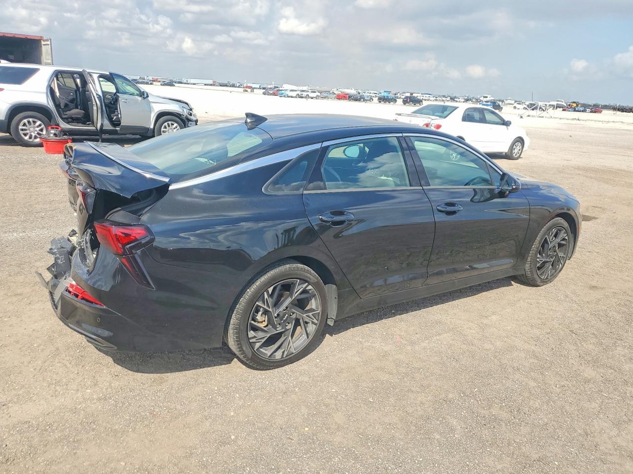 2025 Kia K5 Gt-Line - Image 3