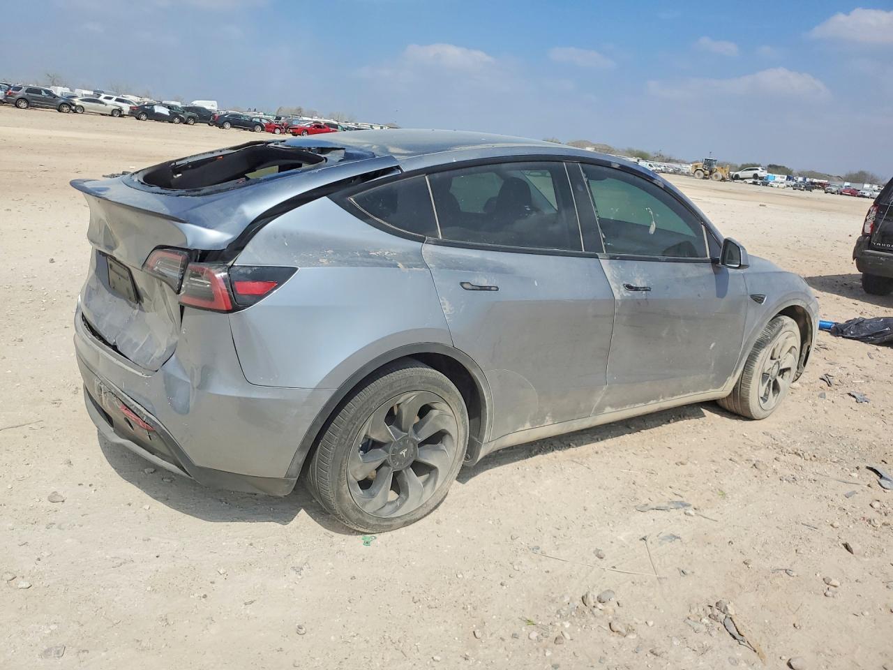 2024 Tesla Model Y - Фото 3