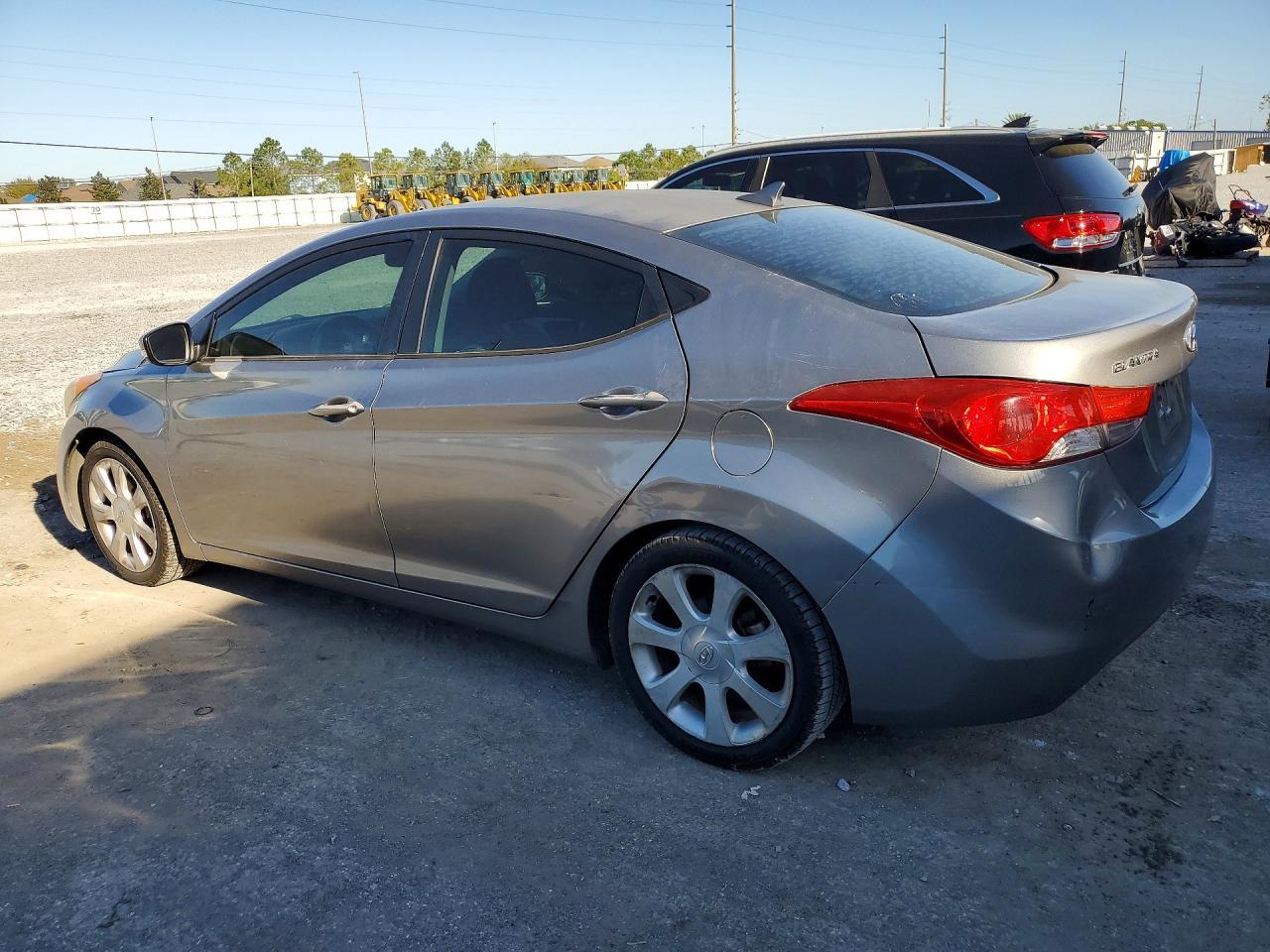 2012 Hyundai Elantra Limited - Image 2
