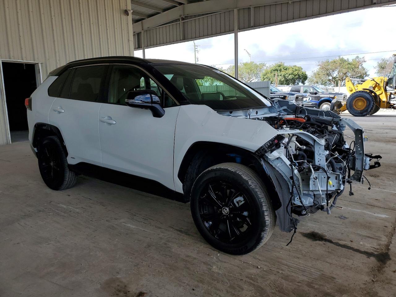 2024 Toyota Rav4 Hybrid Xse - Image 4