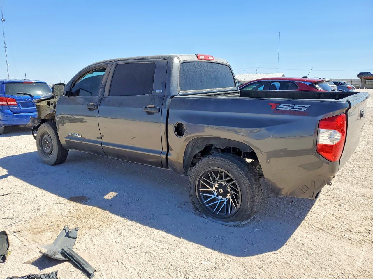 2015 Toyota Tundra Crewmax - Фото 2