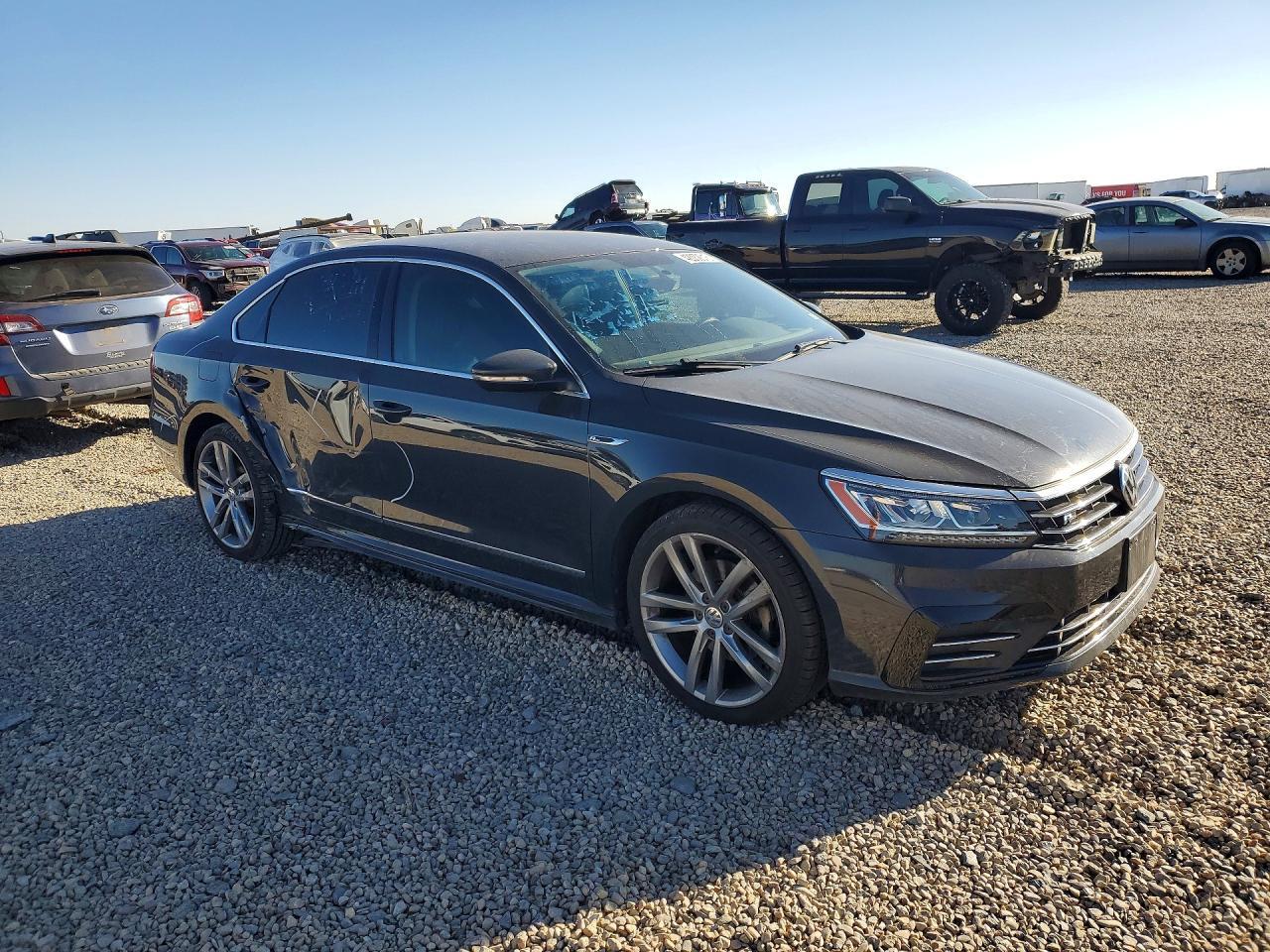 2017 Volkswagen Passat R-Line - Фото 4