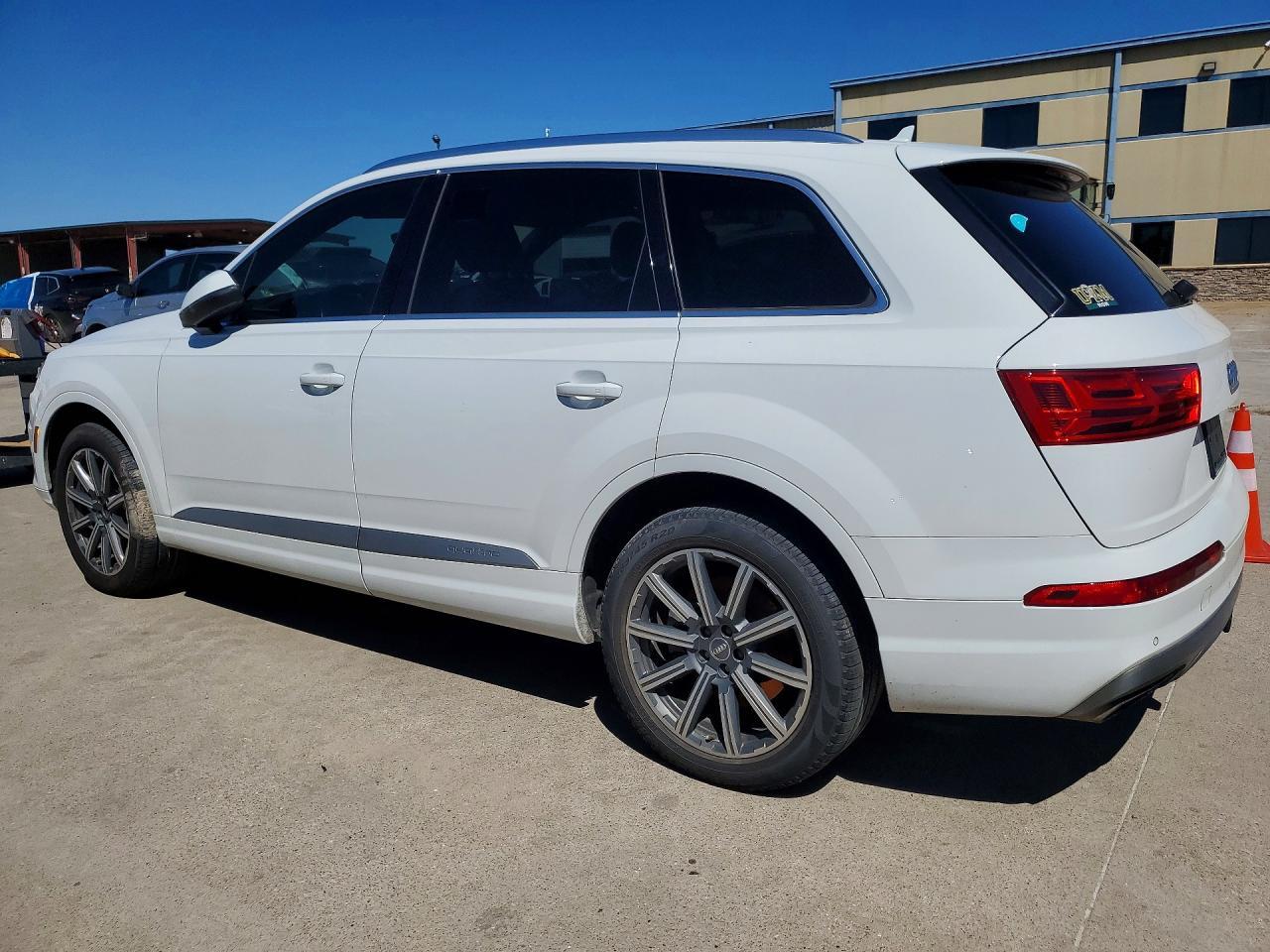 2018 Audi Q7 Premium Plus - Image 2