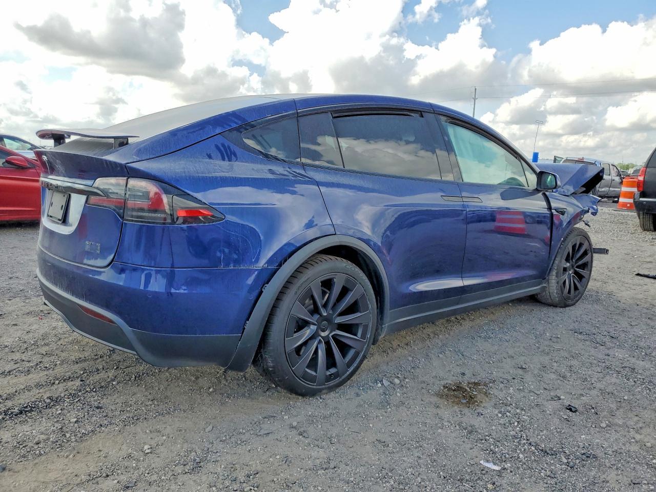 2022 Tesla Model X - Фото 3