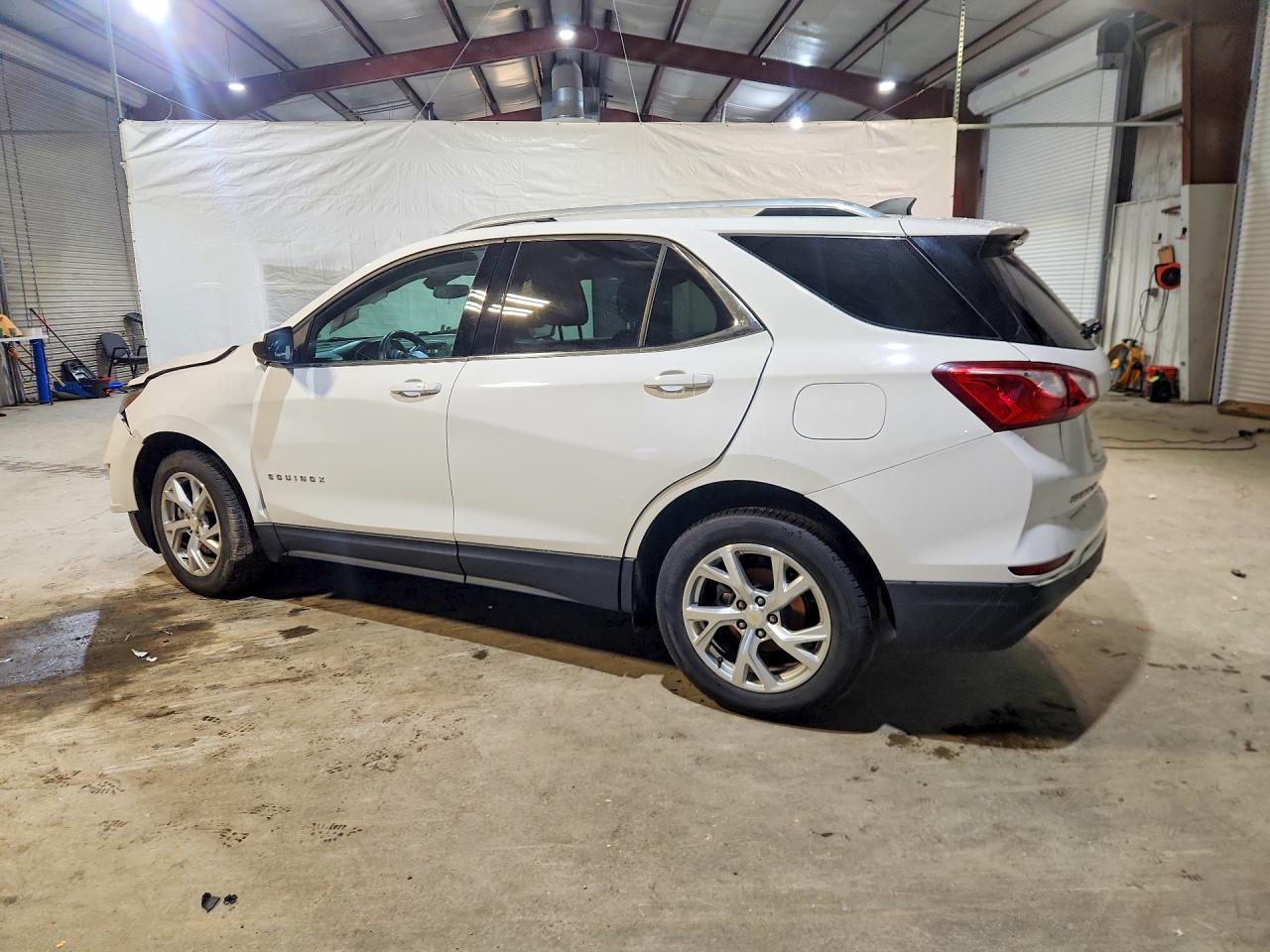 2020 Chevrolet Equinox Lt - Image 2