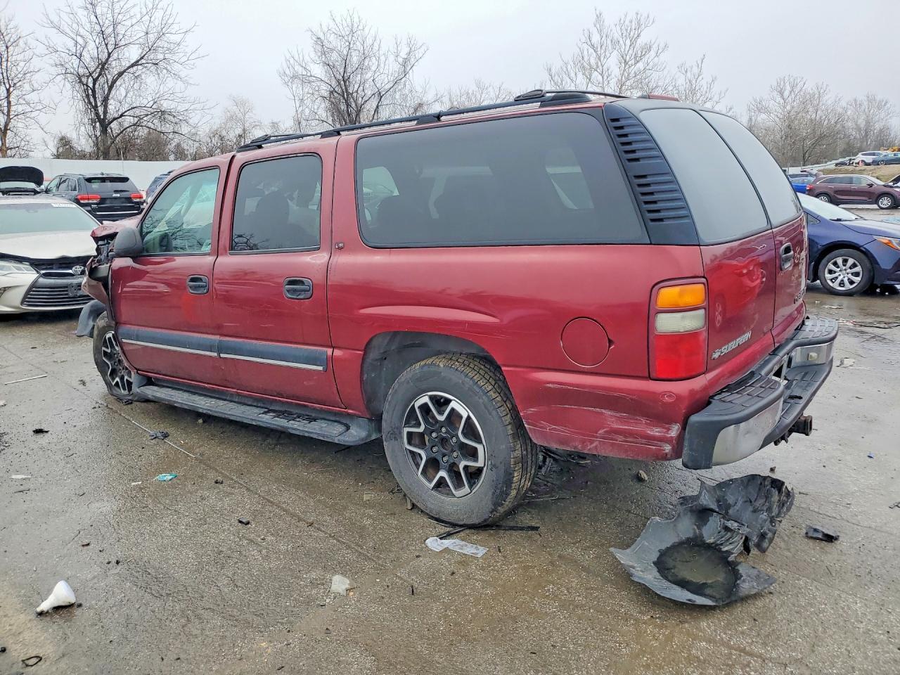 2001 Chevrolet Suburban C1500 - Image 2