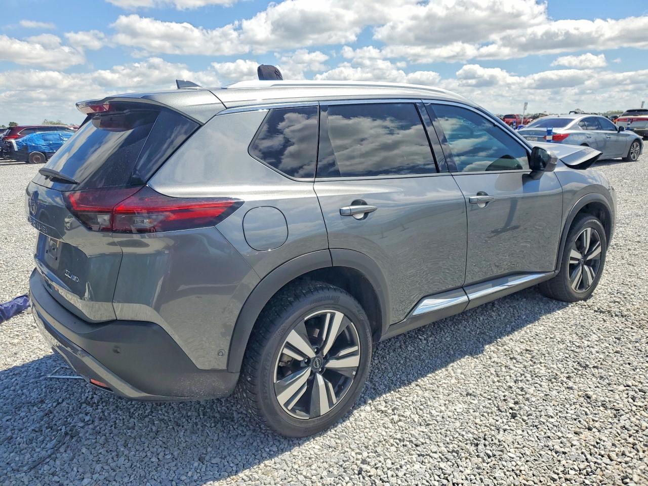 2023 Nissan Rogue Sl - Image 3
