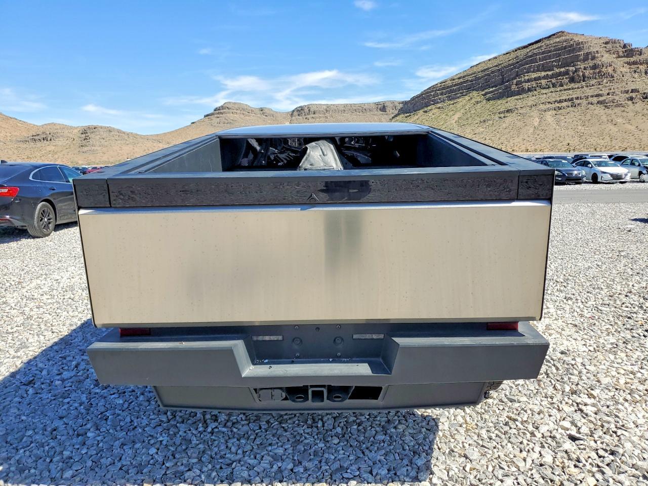 2025 Tesla Cybertruck - Фото 6