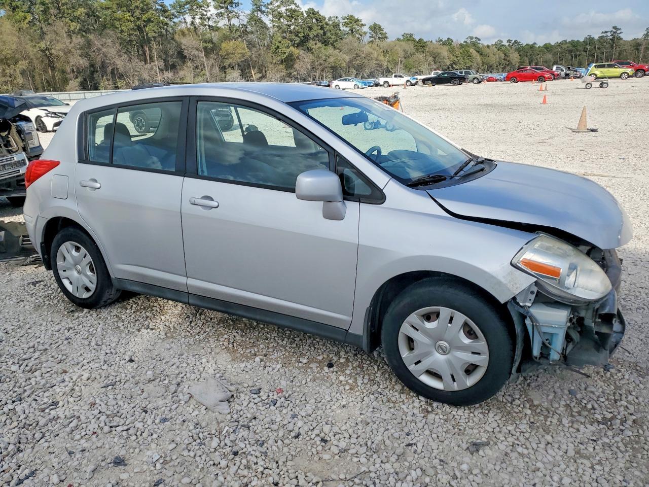 2011 Nissan Versa 1.8 S - Image 4