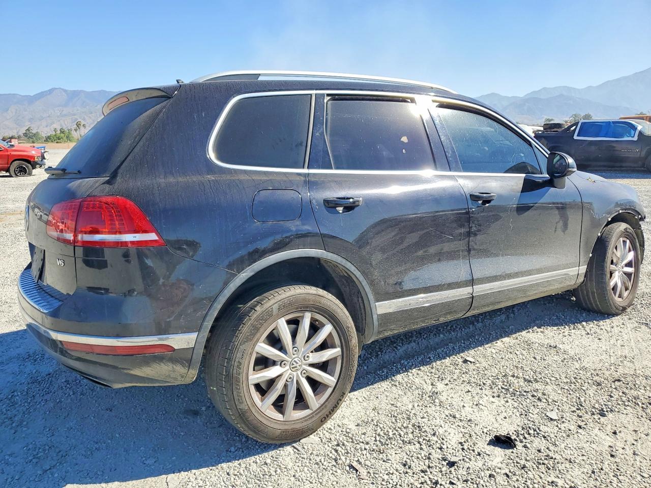 2015 Volkswagen Touareg V6 - Image 3