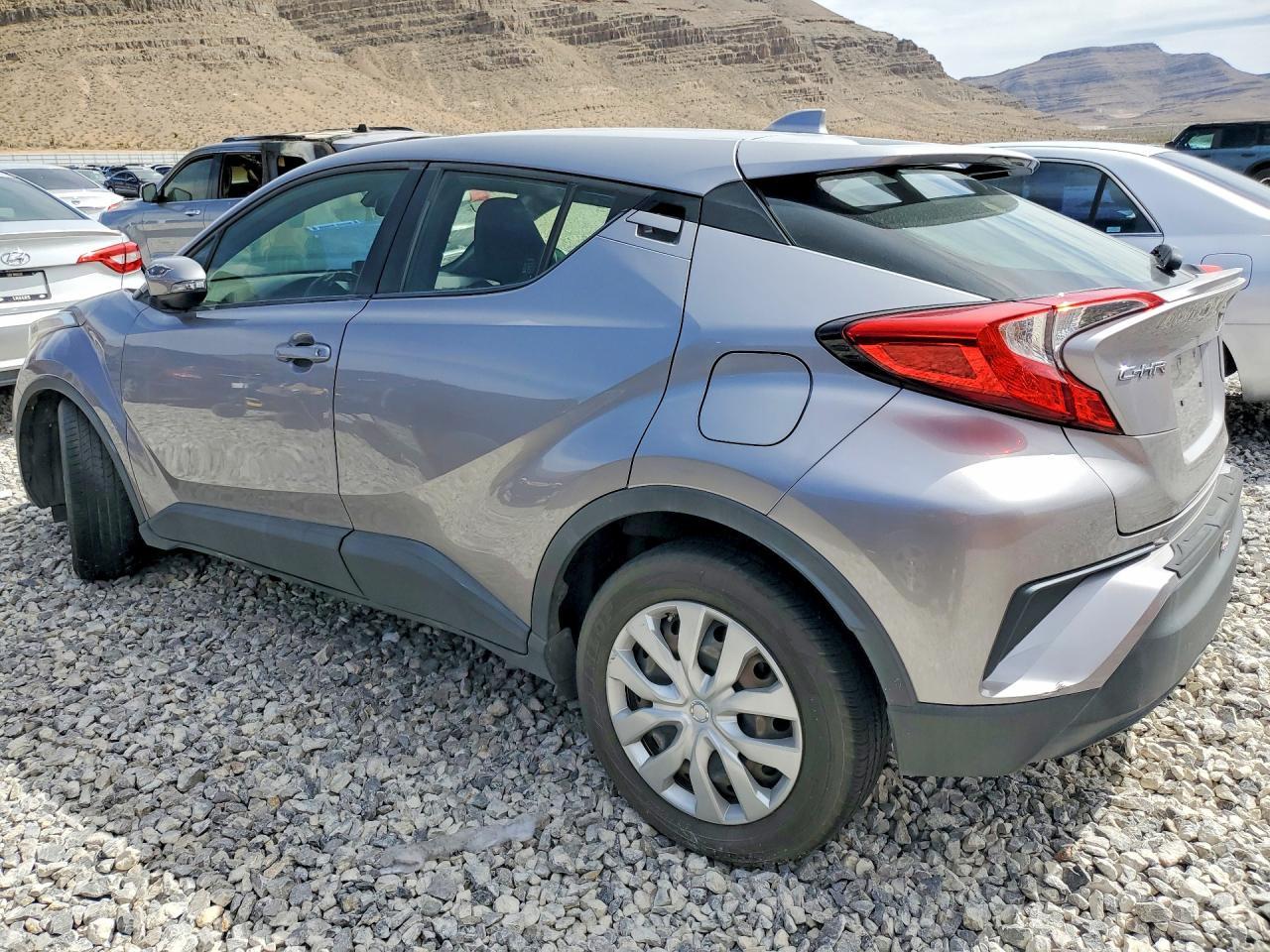 2019 Toyota C-Hr Le - Image 2