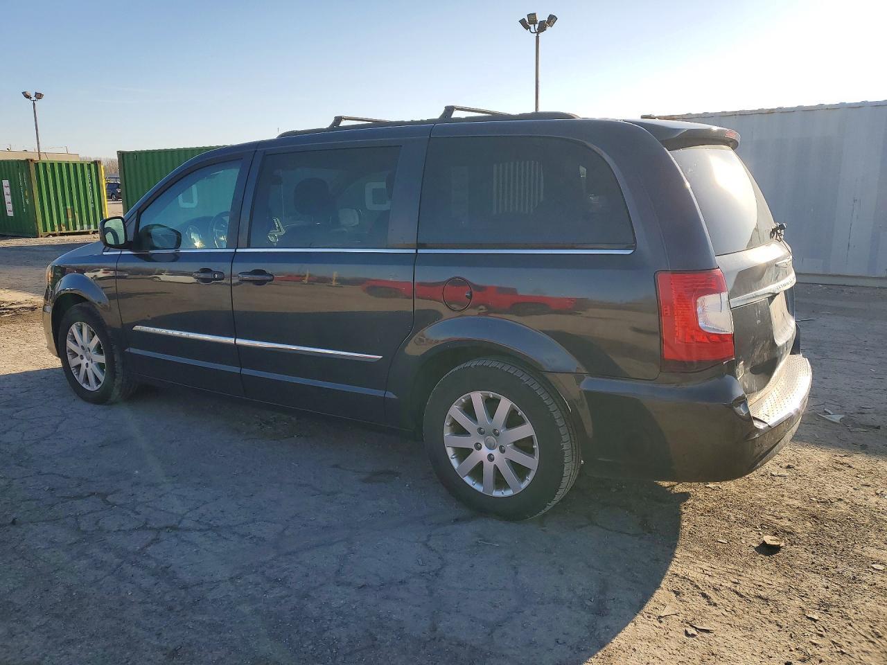 2014 Chrysler Town & Country Touring - Фото 2