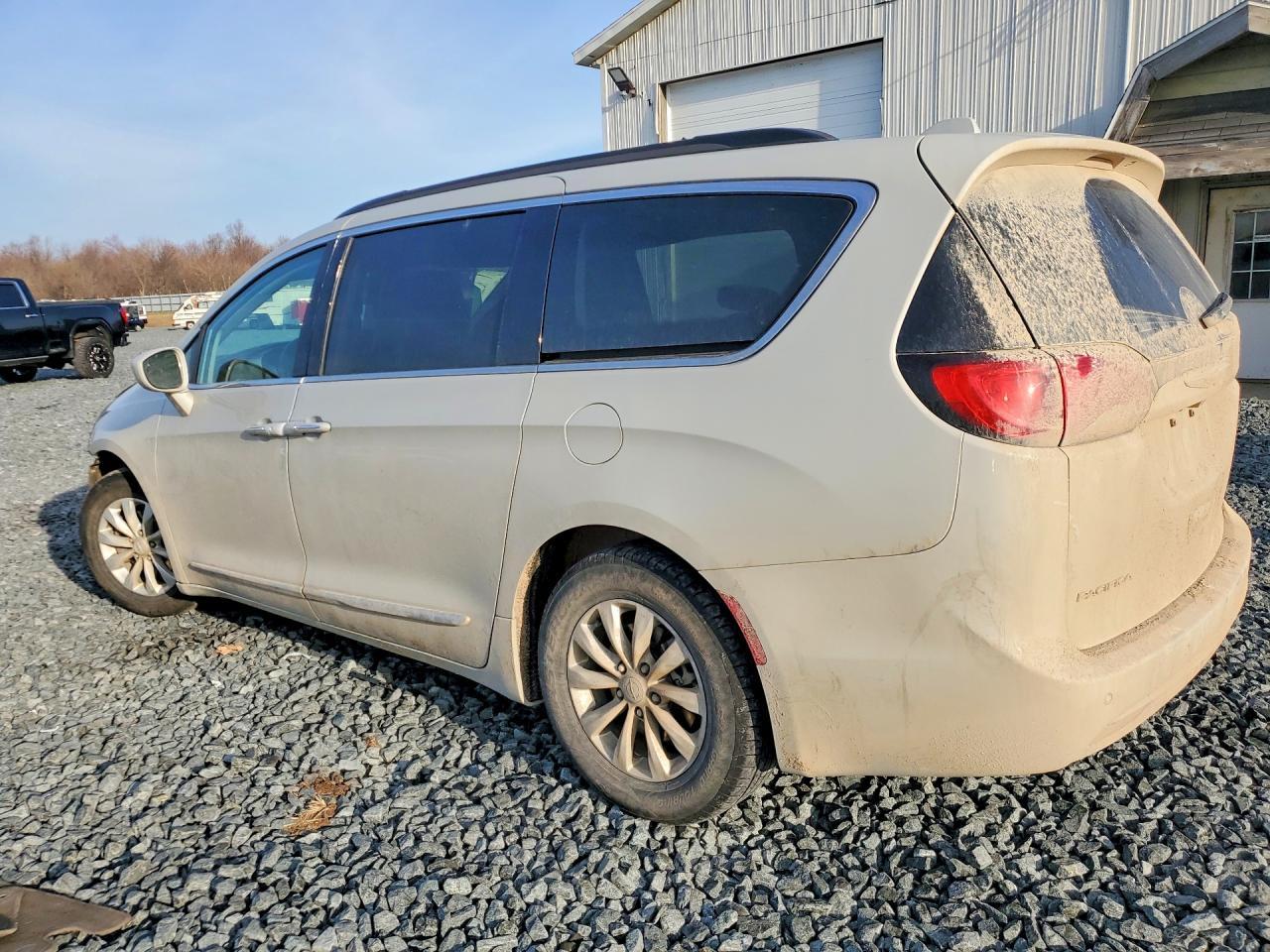 2017 Chrysler Pacifica Touring L - Фото 2