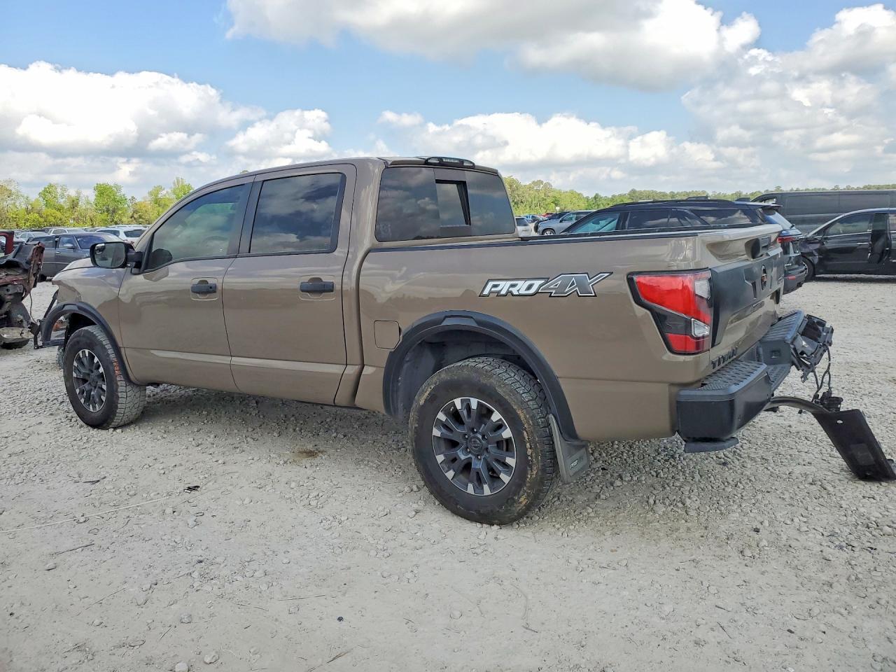 2021 Nissan Titan Pro-4X - Фото 2