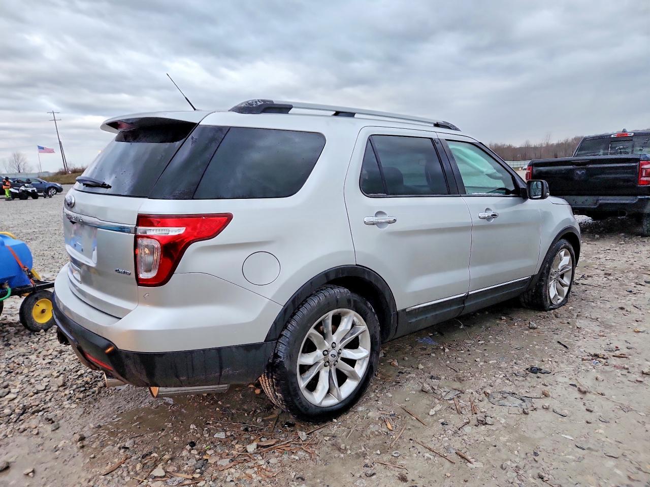 2011 Ford Explorer Xlt - Image 3