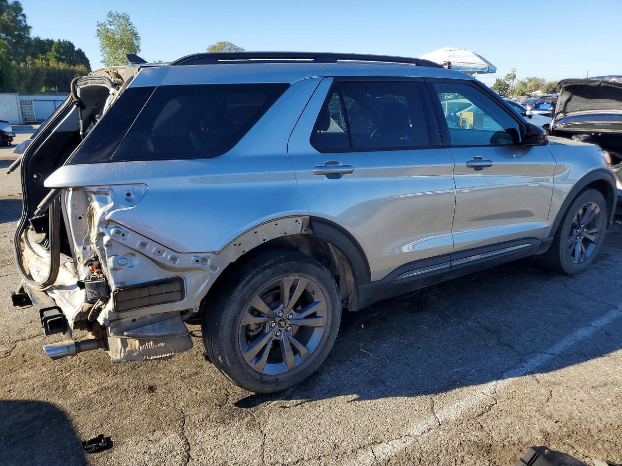 2023 Ford Explorer Xlt - Фото 3