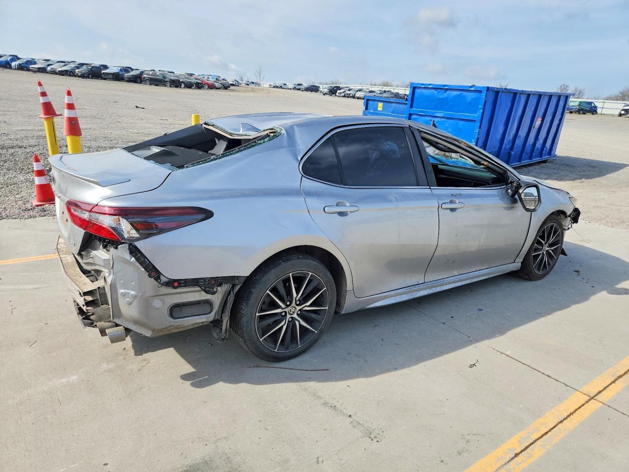 2022 Toyota Camry Se - Фото 3