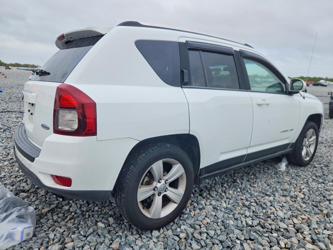 2014 Jeep Compass Latitude - Image 3
