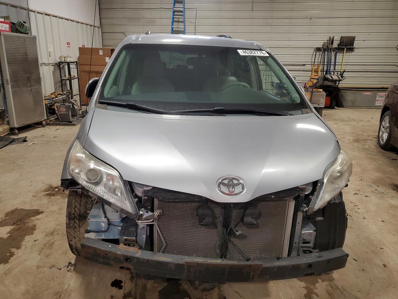 2014 Toyota Sienna Le 8-Passenger - Image 5