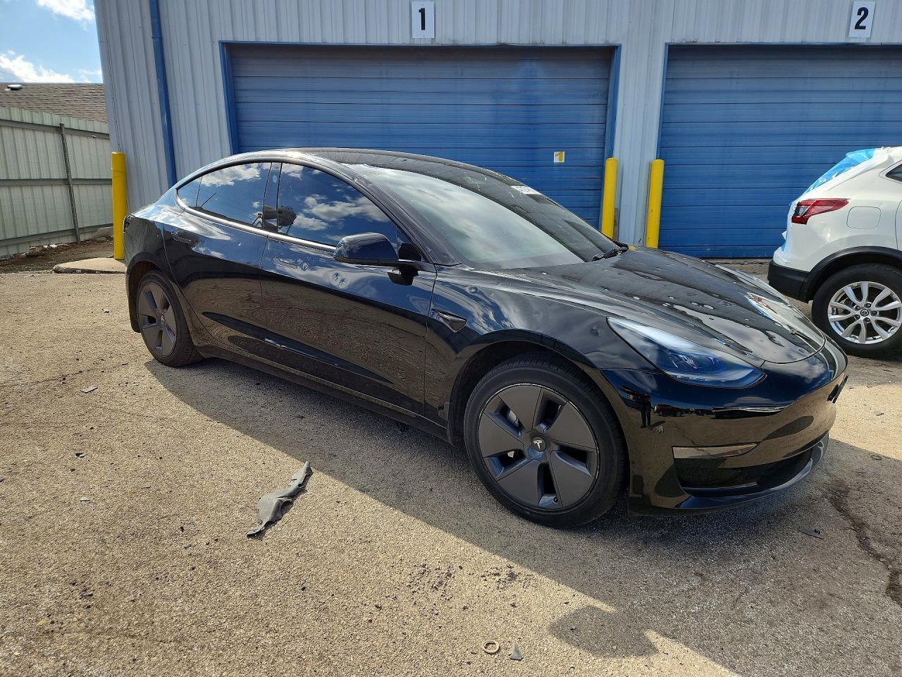 2023 Tesla Model 3 - Image 4