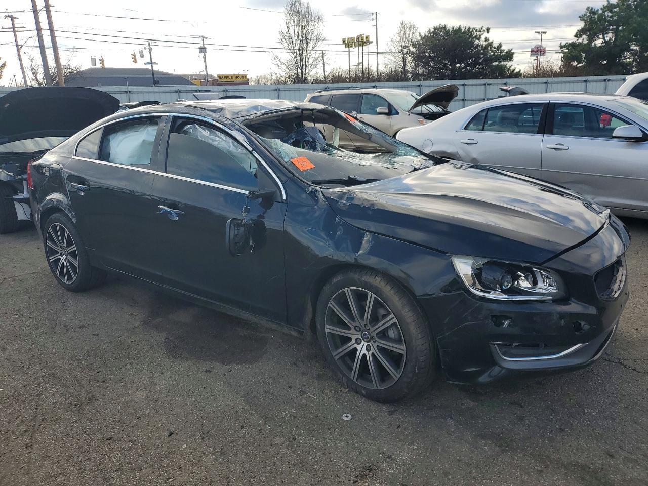 2017 Volvo S60 Platinum - Image 4