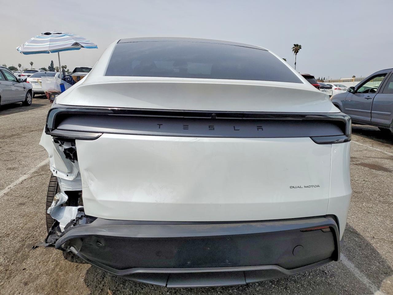 2026 Tesla Model Y - Фото 6