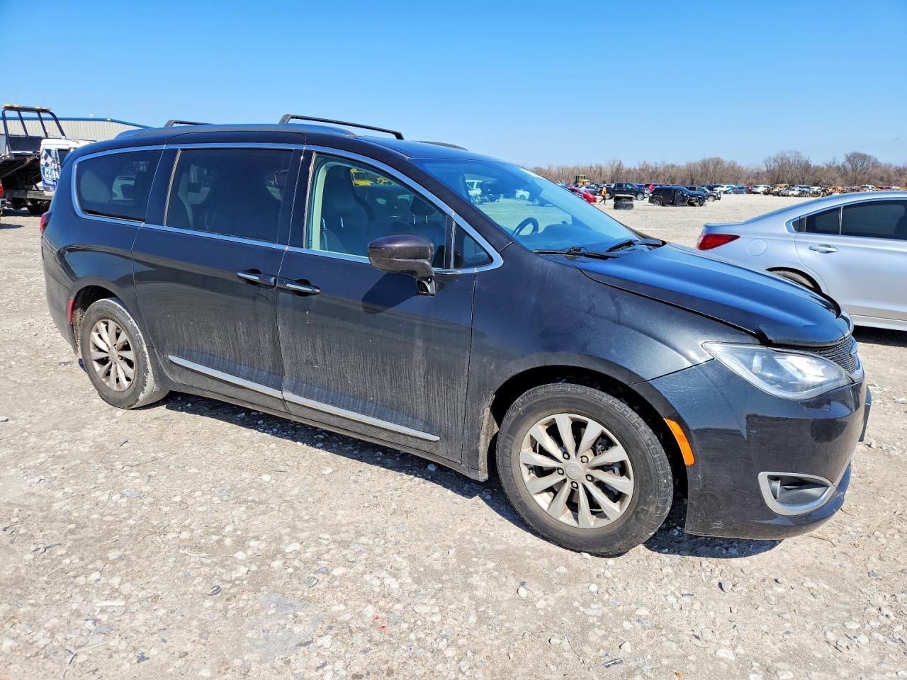 2018 Chrysler Pacifica Touring L Plus - Фото 4